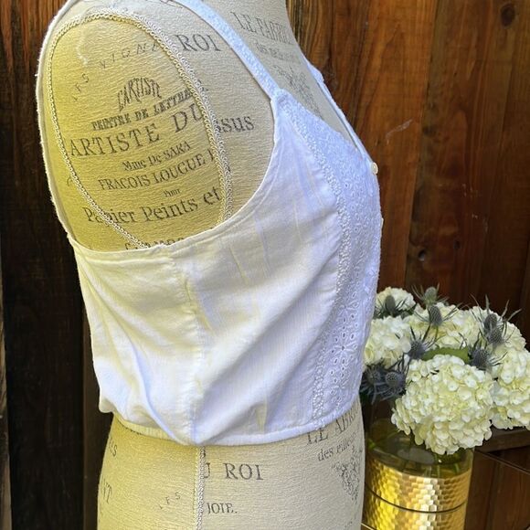 AMERICAN EAGLE WHITE BRODIERE ANGLAISE WHITE CROPPED TOP. BNWT Size S - Picture 4 of 6